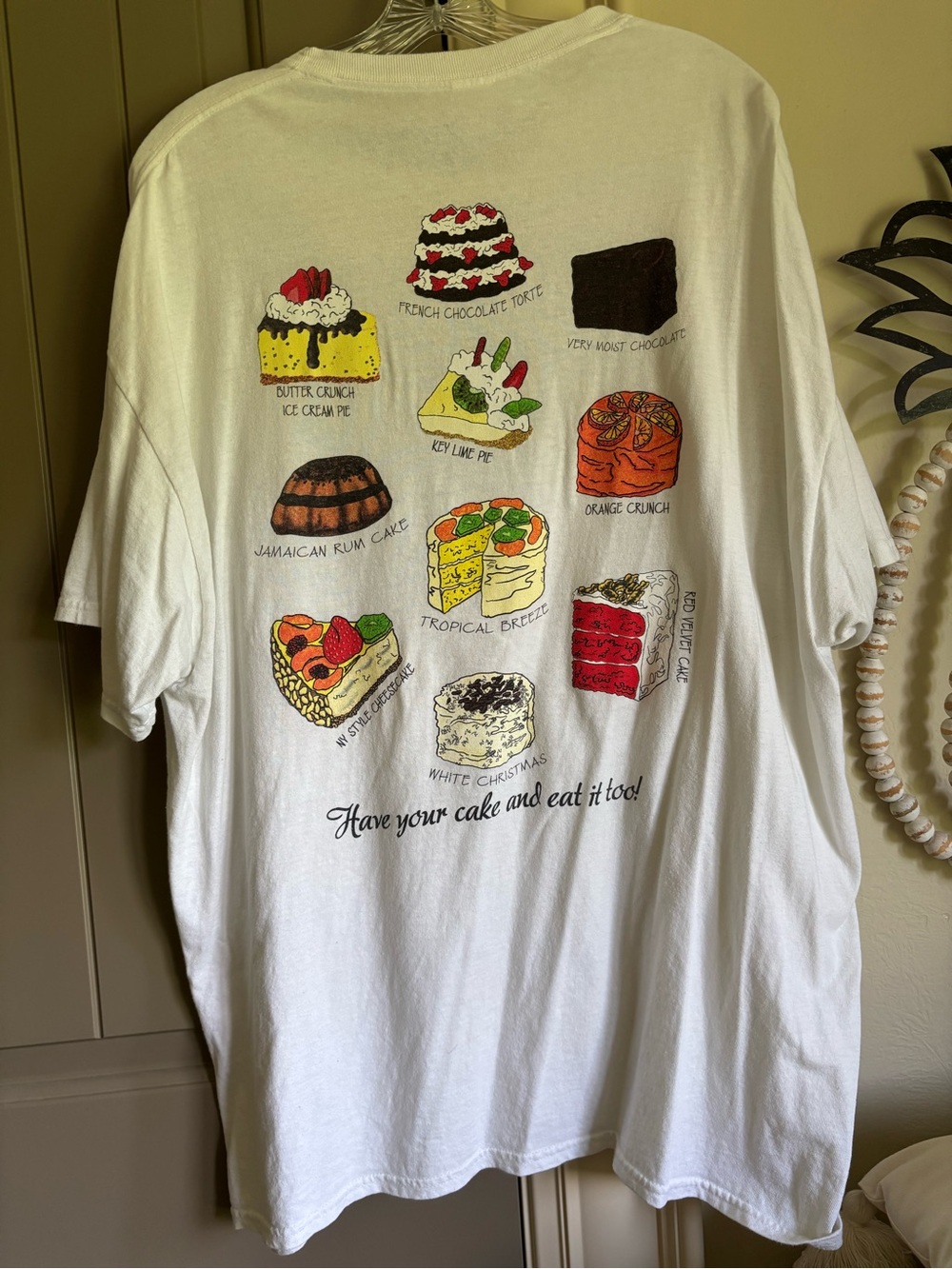 The bubble room Captiva, Florida cake tee, clothes